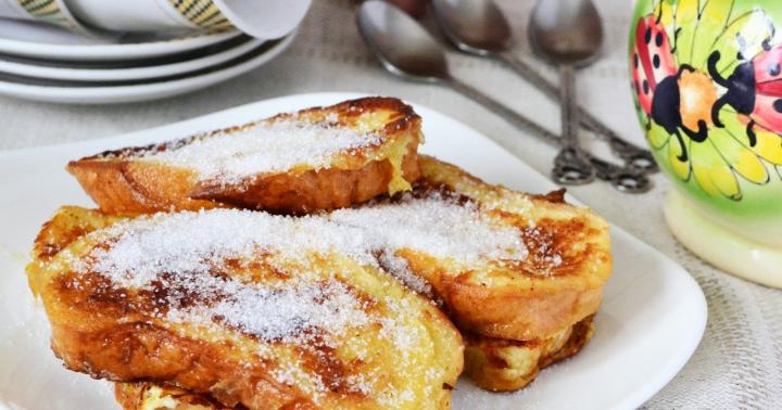 Гренки из белого хлеба: рецепты для завтрака