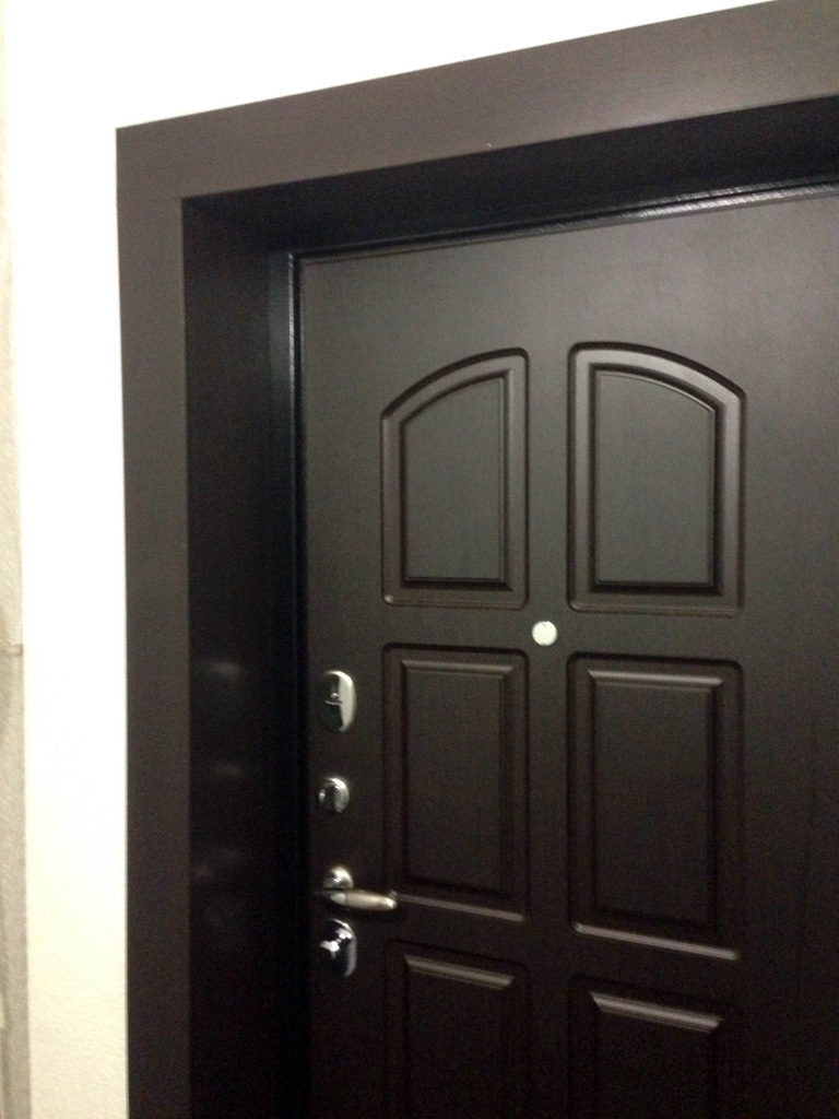 Купить откосы для входной двери. Отделка входной двери. Откосы дверные входные. Откосы входной двери. Дверные откосы на входную дверь.