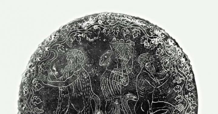 Bohovia etruskej mytológie Etruská pohrebná urna